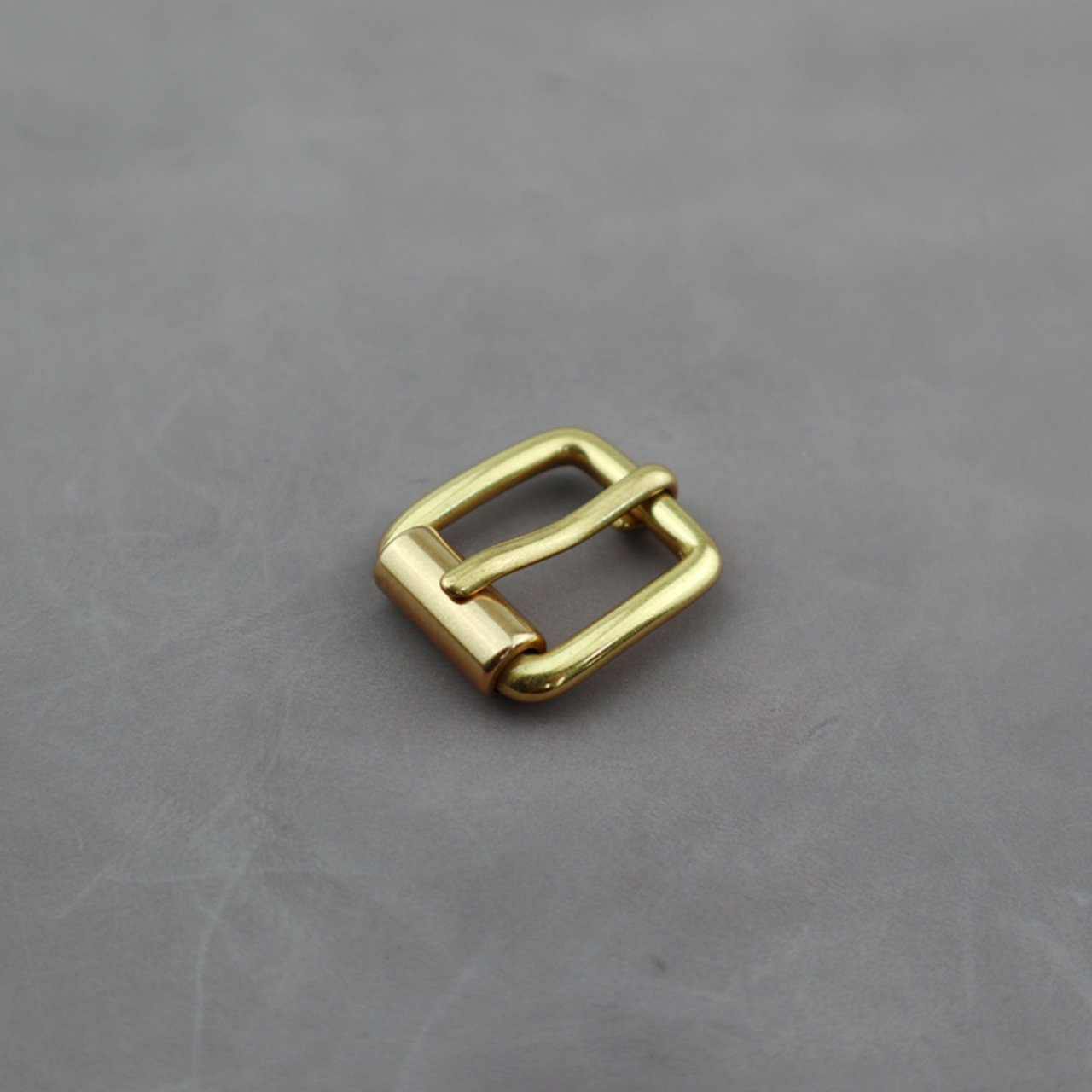 Hot selling 15MM SOLID BRASS belt buckle roller buckle For Women solid brass handbag hardware pin buckle