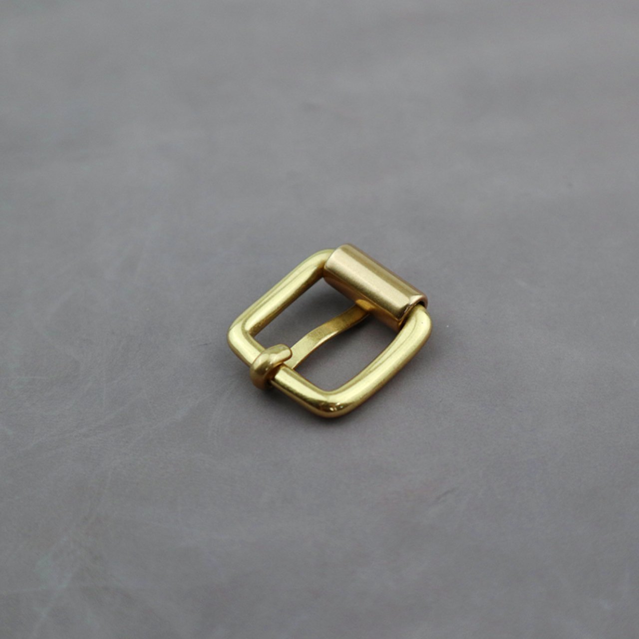 Hot selling 15MM SOLID BRASS belt buckle roller buckle For Women solid brass handbag hardware pin buckle