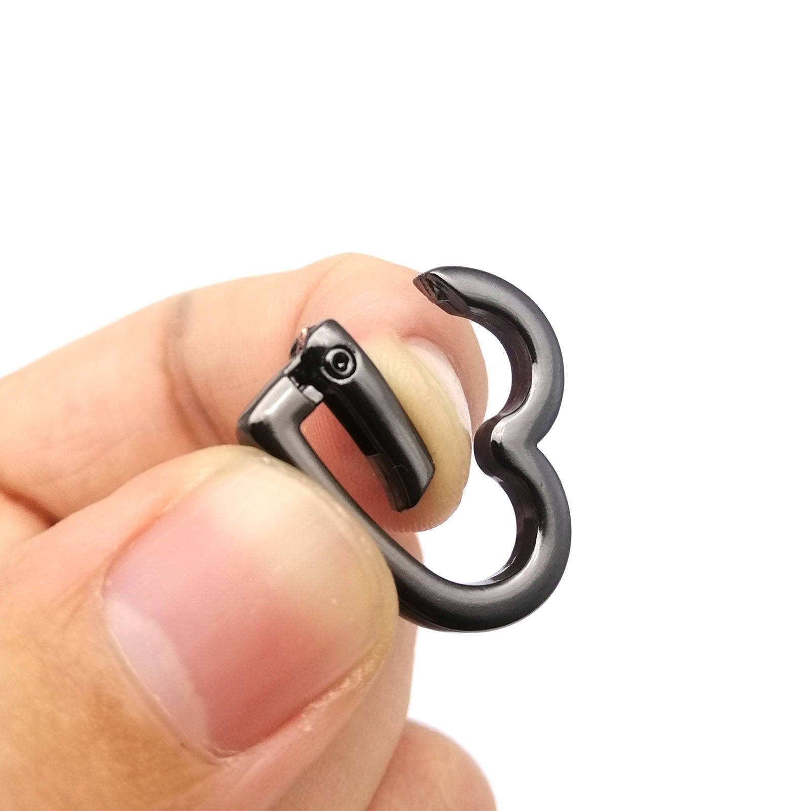 China Manufacturer Heart Shape Ring Buckle Leather Bag Handbag Belt Strap Buckle Carabiner Connect Key Dog Chain Snap Clasp Hook