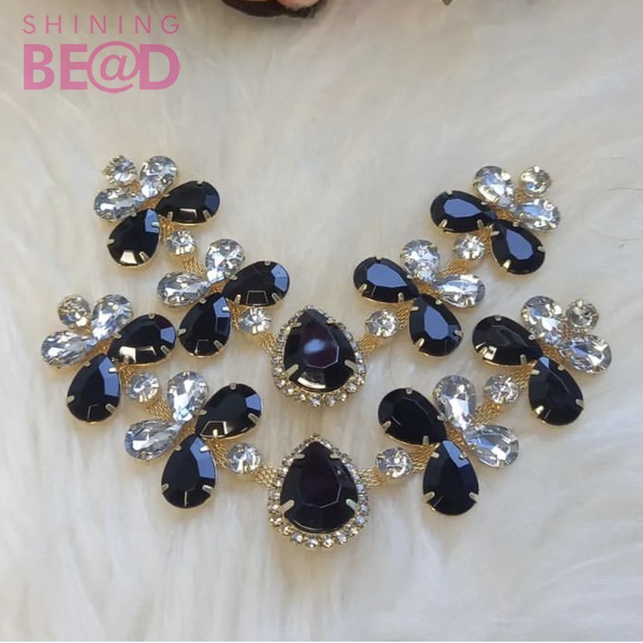 Wholesale Crystal Charms Chain Flip Flop Sandals Buckle Ladies V-shaped Diamond Ornament for Rhinestone Slipper Accessories
