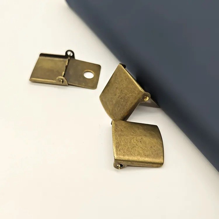 OEM ODM Custom High Quality Hat Accessoires Adjustable Brass Color Buckle Cap Buttons Fashion Metals Eyelet Hat Straps Buckle