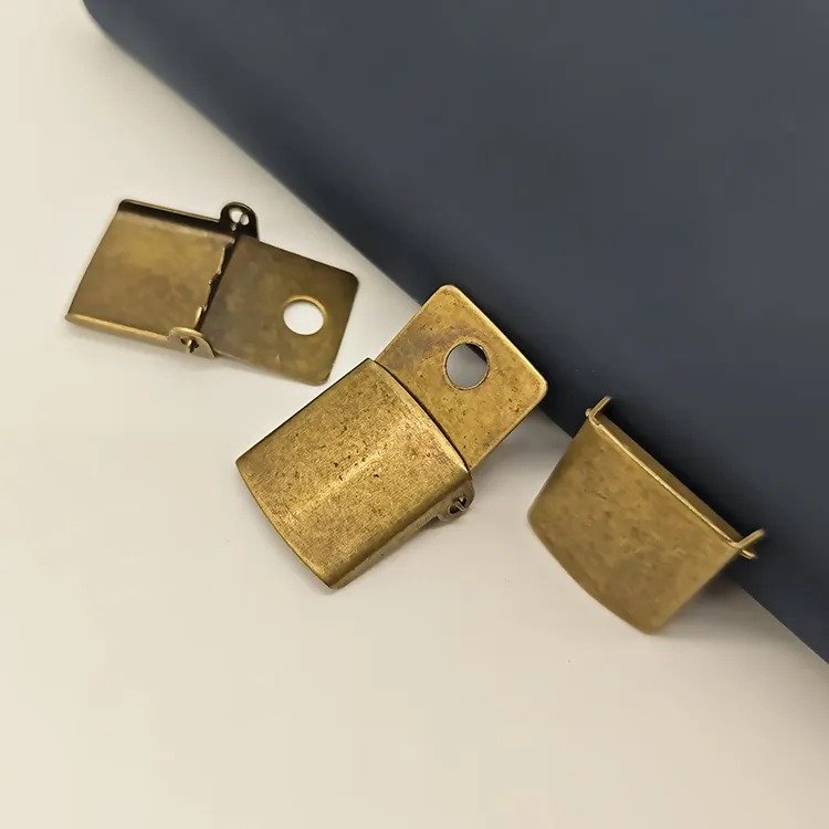 OEM ODM Custom High Quality Hat Accessoires Adjustable Brass Color Buckle Cap Buttons Fashion Metals Eyelet Hat Straps Buckle