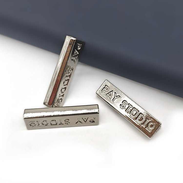 Custom Labelled Printed Metal Engraved Tail Clips Buckles Work Clothes Label Bag Buckles Low Price In India