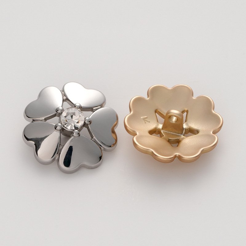 Diamond-Embellished Four-leaf Clover Flower Buttons Shank Style Lady Blouse Buckle for Clothing Garments Premium Plating button