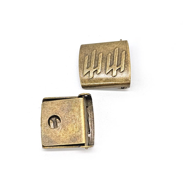 Wholesale Cheap Good Quality 18mm Baseball Cap Metal Clip Buckle Vintage Brass Color Decorative Adjustable Hat Buckles