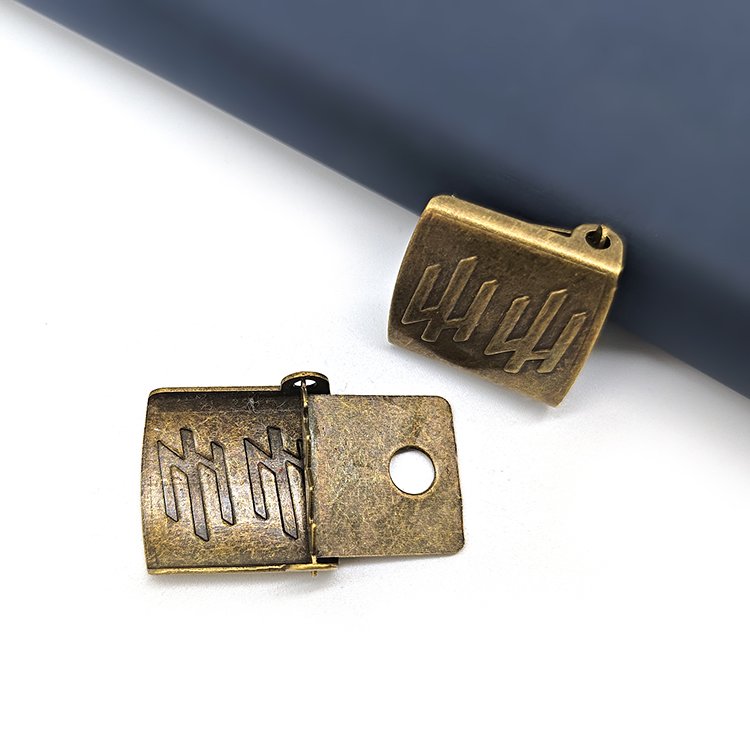 Wholesale Cheap Good Quality 18mm Baseball Cap Metal Clip Buckle Vintage Brass Color Decorative Adjustable Hat Buckles