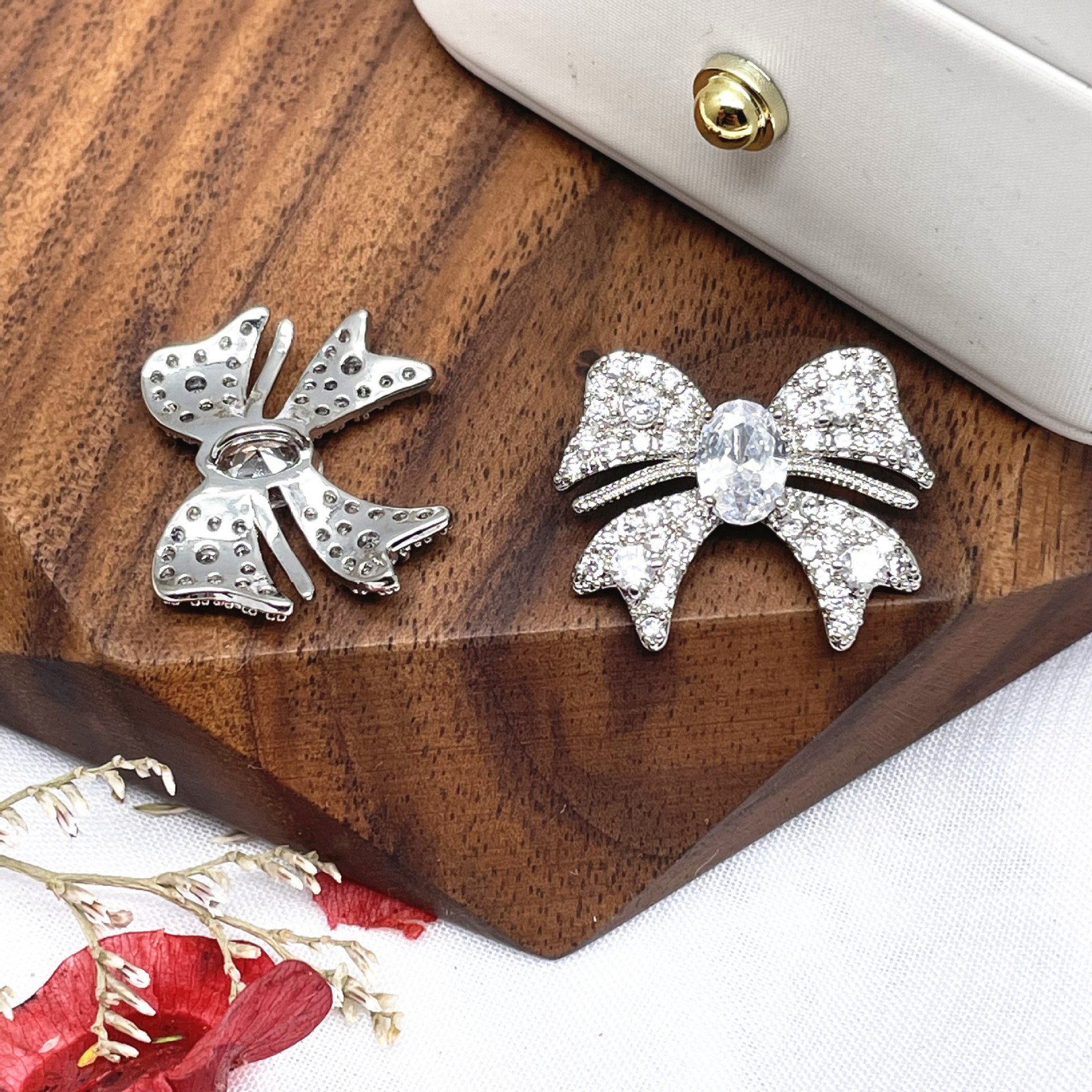 High Quality Large Diamond Button Coat Sweater Accessories Micro Pave Zircon Sewing Shank Buttons Metal Bow Buckles For Clothing