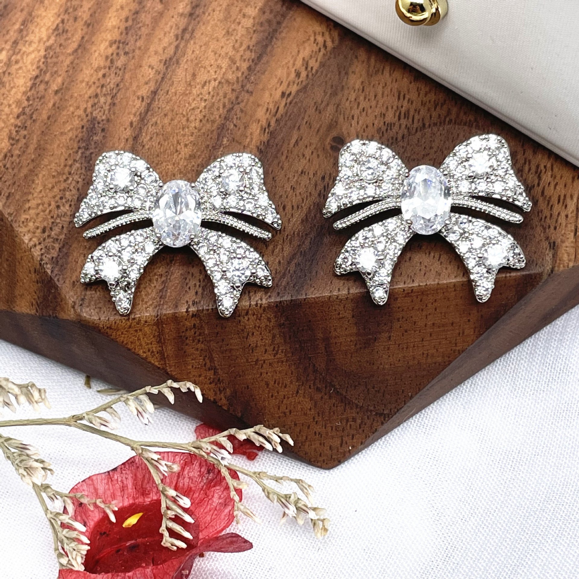 High Quality Large Diamond Button Coat Sweater Accessories Micro Pave Zircon Sewing Shank Buttons Metal Bow Buckles For Clothing