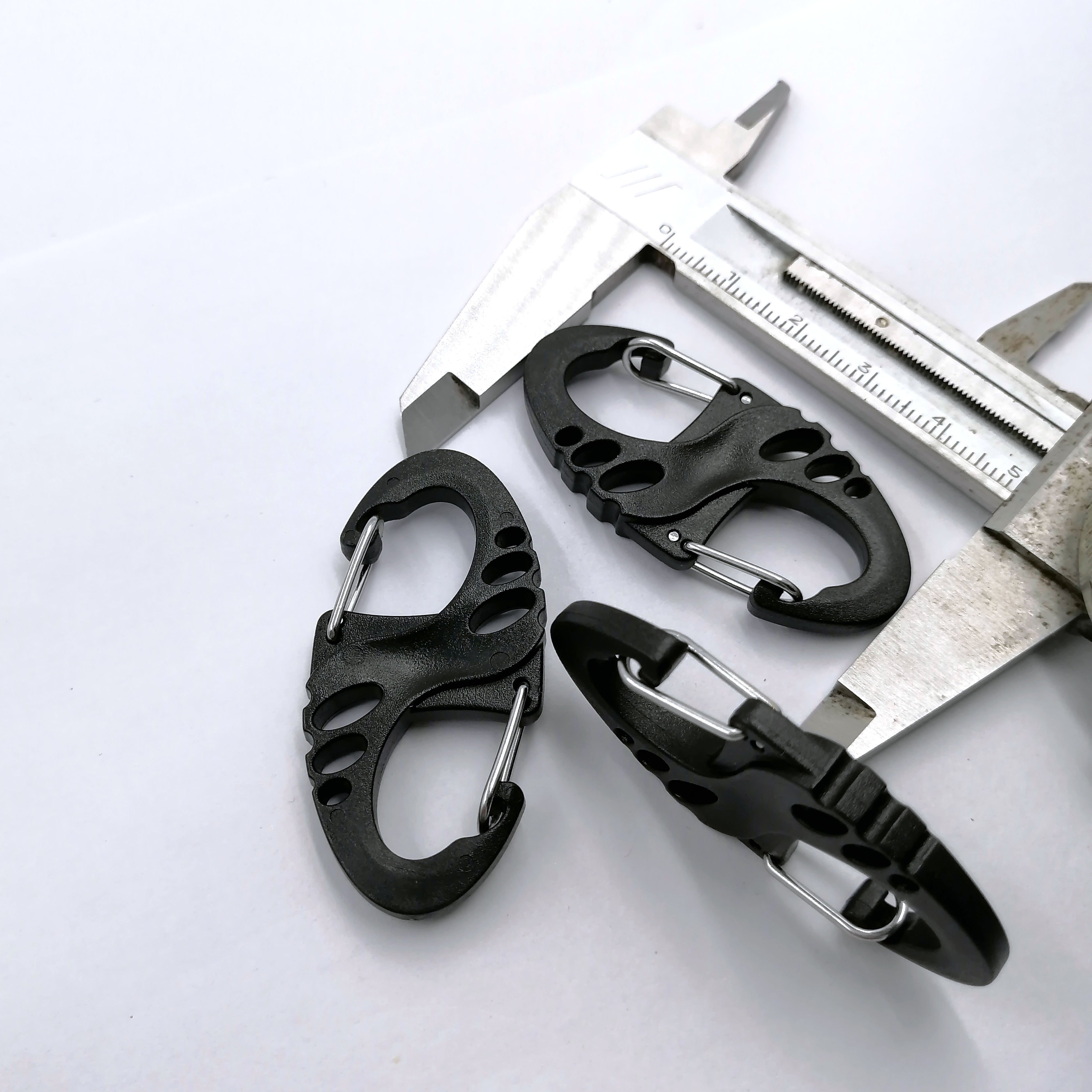 Customized Auto Locked Hook Buckle Plastic S Carabiner Paracord Clips Hook for Survival Bracelet Keychain