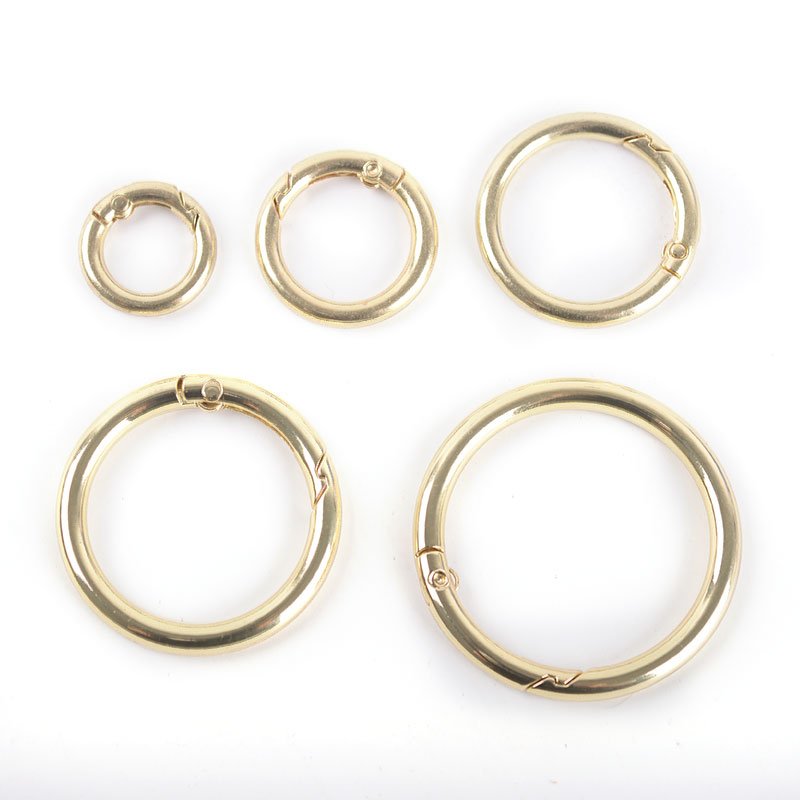 Openable round Carabiner Keychain with Alloy Spring Gate O Ring Bag Clips and Dog Chain Buckles for Shoes Belts Garments