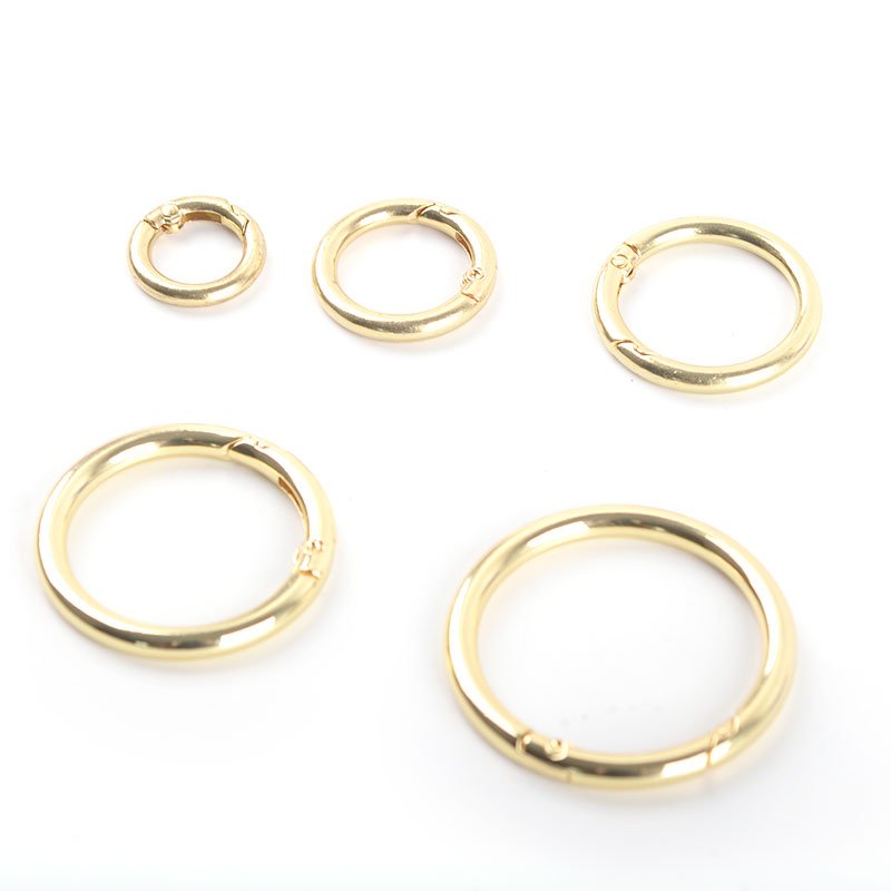 Openable round Carabiner Keychain with Alloy Spring Gate O Ring Bag Clips and Dog Chain Buckles for Shoes Belts Garments