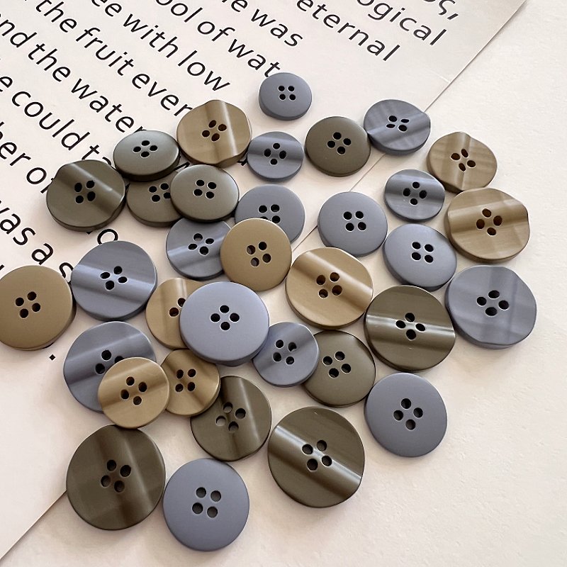High quality multi color custom environmental suit buckle four holes resin buttons