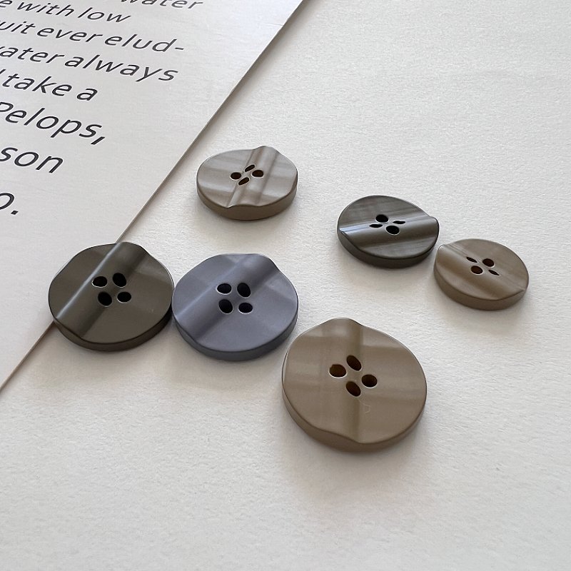 High quality multi color custom environmental suit buckle four holes resin buttons