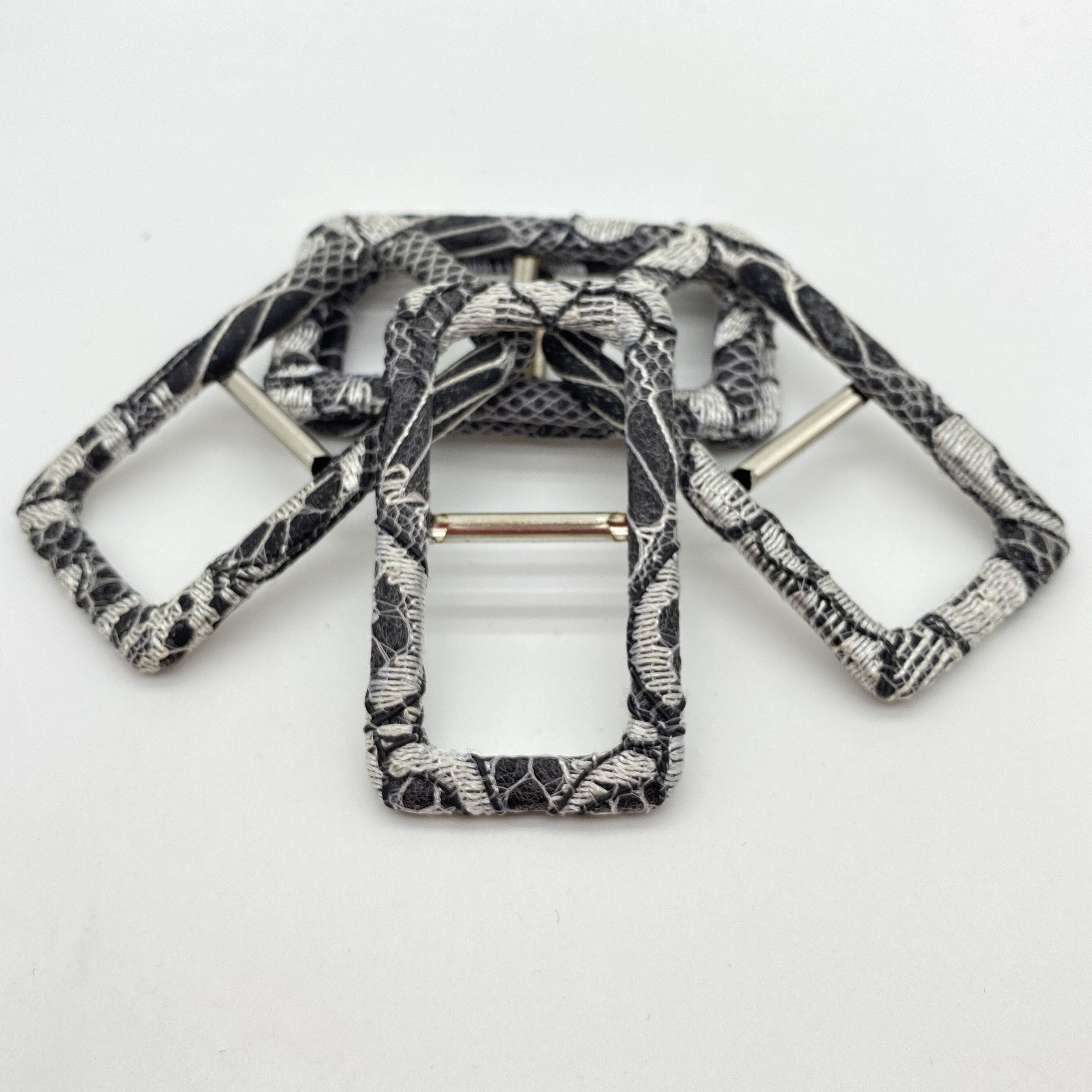 Wholesale Custom fabric covered handmade buckle for clothing and belt