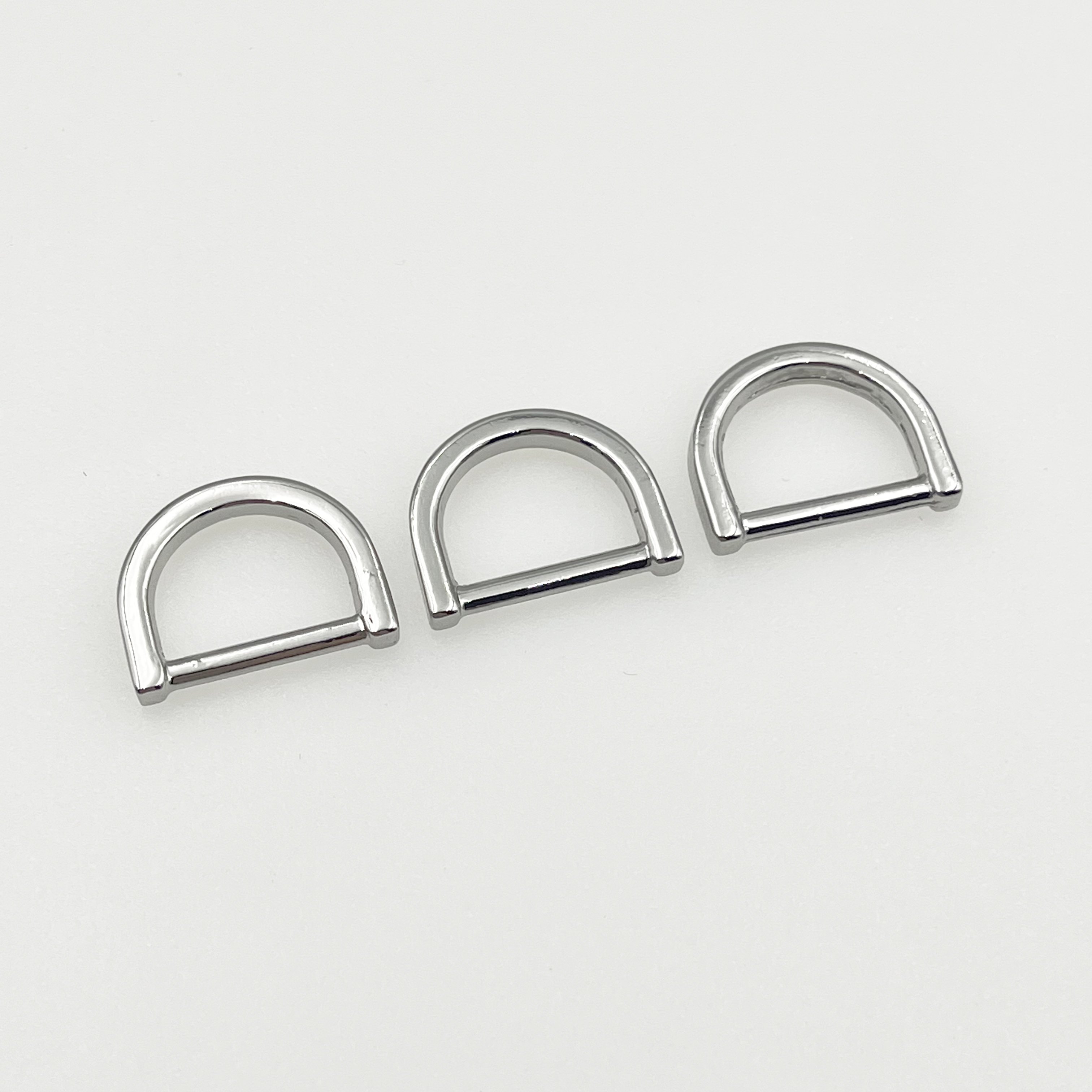 Factory Wholesale Metal D Ring Webbing Belts Buckle Metal Rings for for Belt Bags DIY Accessories Keychains Belts and Dog Leash