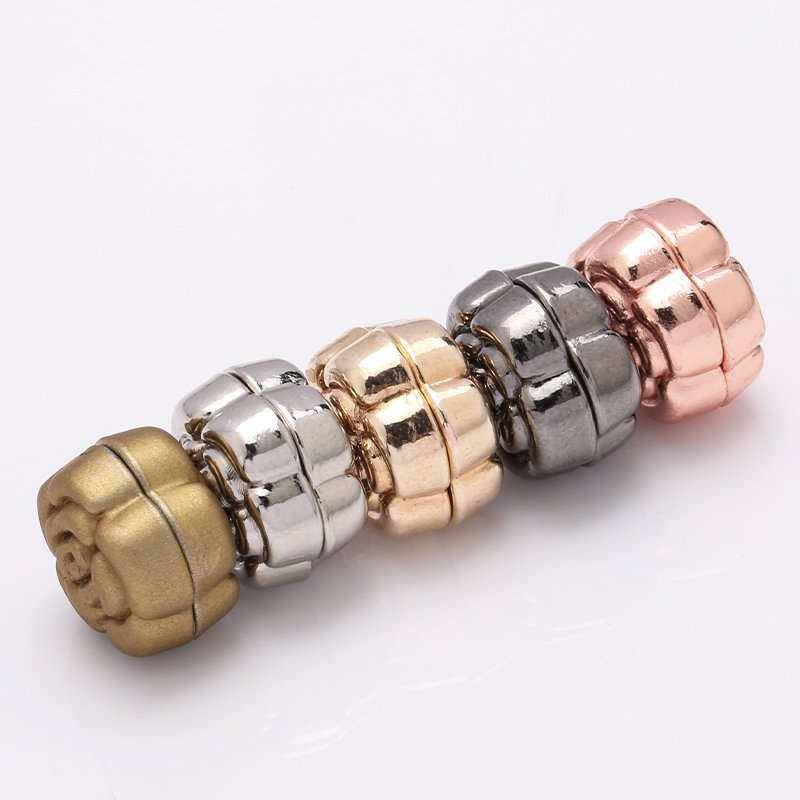 Versatile round magnetic buckle for Muslim fashion - add a touch of elegance to your outfits
