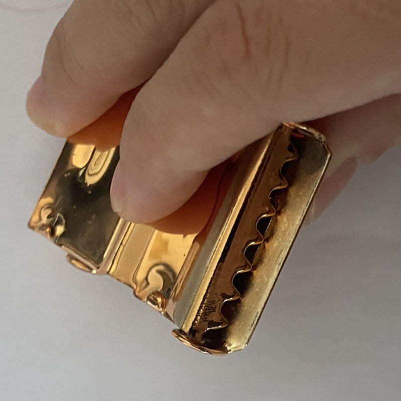 High Quality Metal Belt Buckles In Brass Color From China Factory