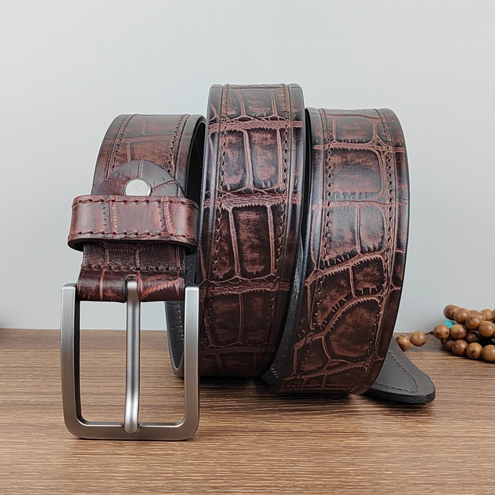 Hot sale manufacturers direct leather cowhide Men's Genuine Leather Fashion Versatile Head Layer Cowhide Crocodile Casual Belt