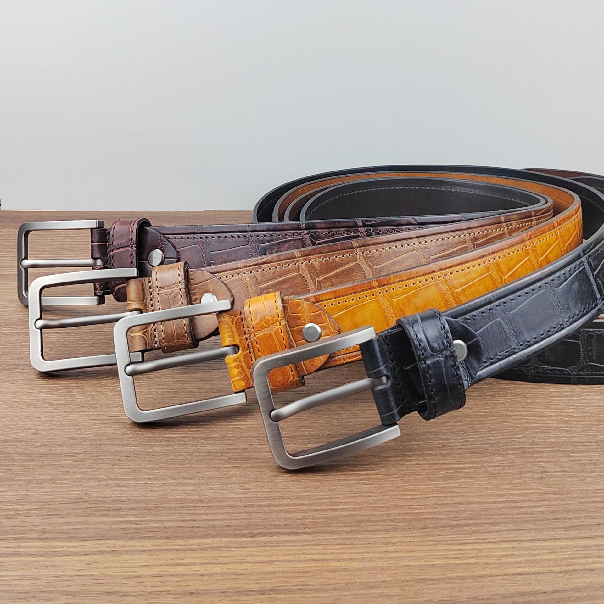 Hot sale manufacturers direct leather cowhide Men's Genuine Leather Fashion Versatile Head Layer Cowhide Crocodile Casual Belt
