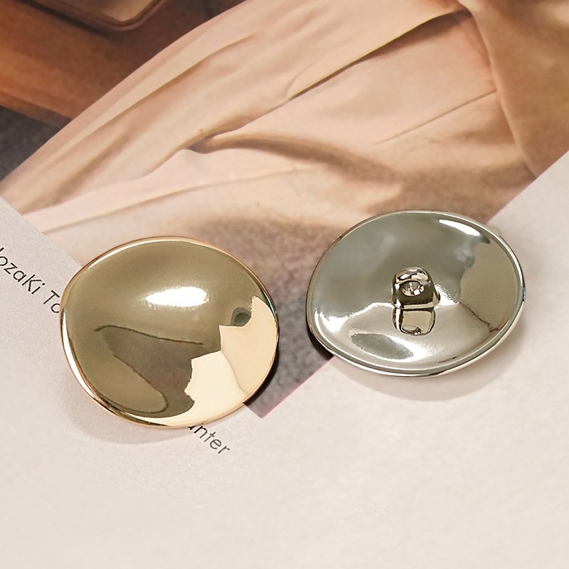 Vintage metal buttons Irregular mirror waist buckle Belt buckle coat Large trench coat decorated with high-grade metal buttons