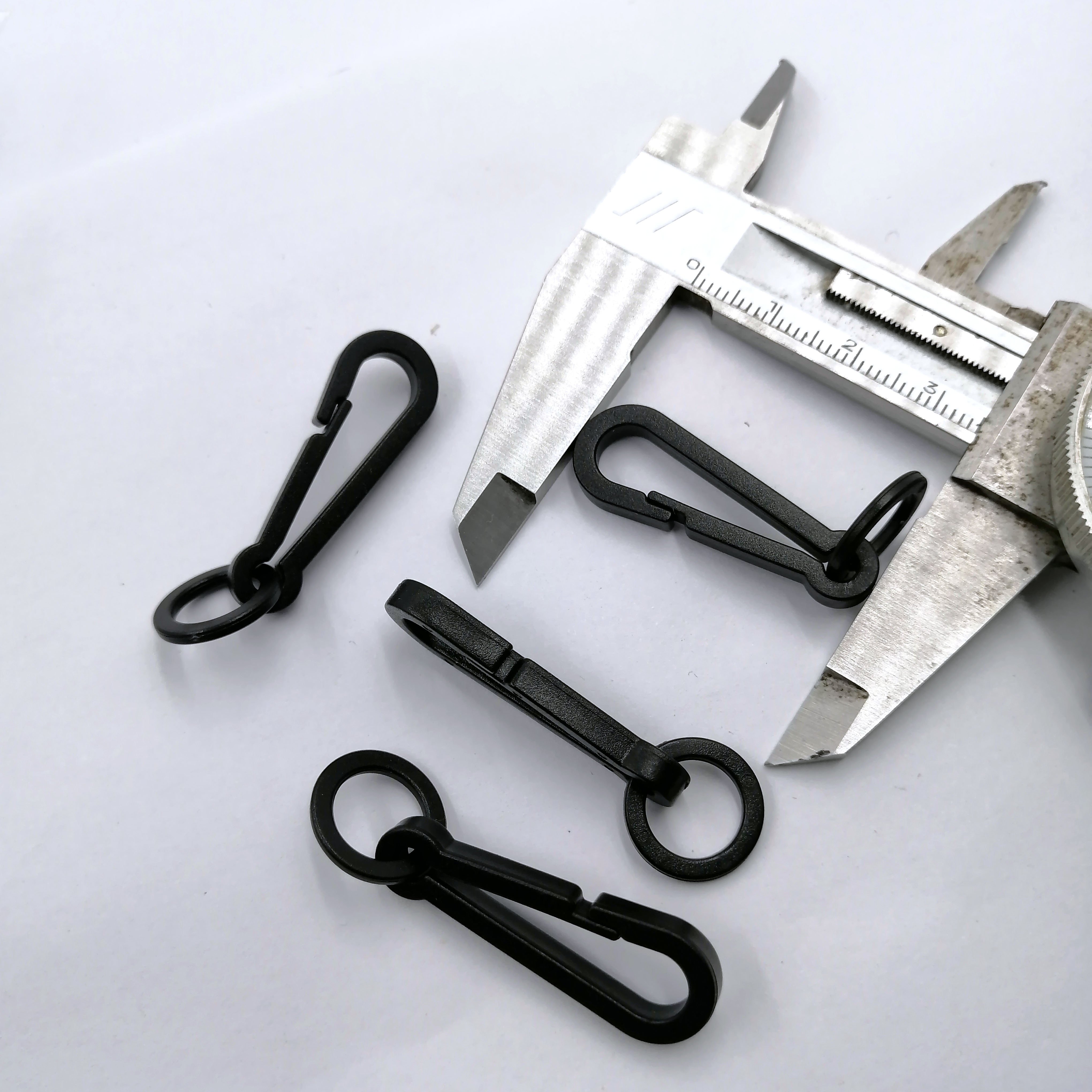 Popular Plastic Clip Snap Hanging Hook Mini Carabiner Buckle For Paracord Backpack Straps Accessories