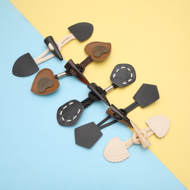 Duffle Coat Jacket Fasteners Toggle with Leather Patch Buckle Buttons Horn Buttons for Overcoat Decor Sewing Accessories
