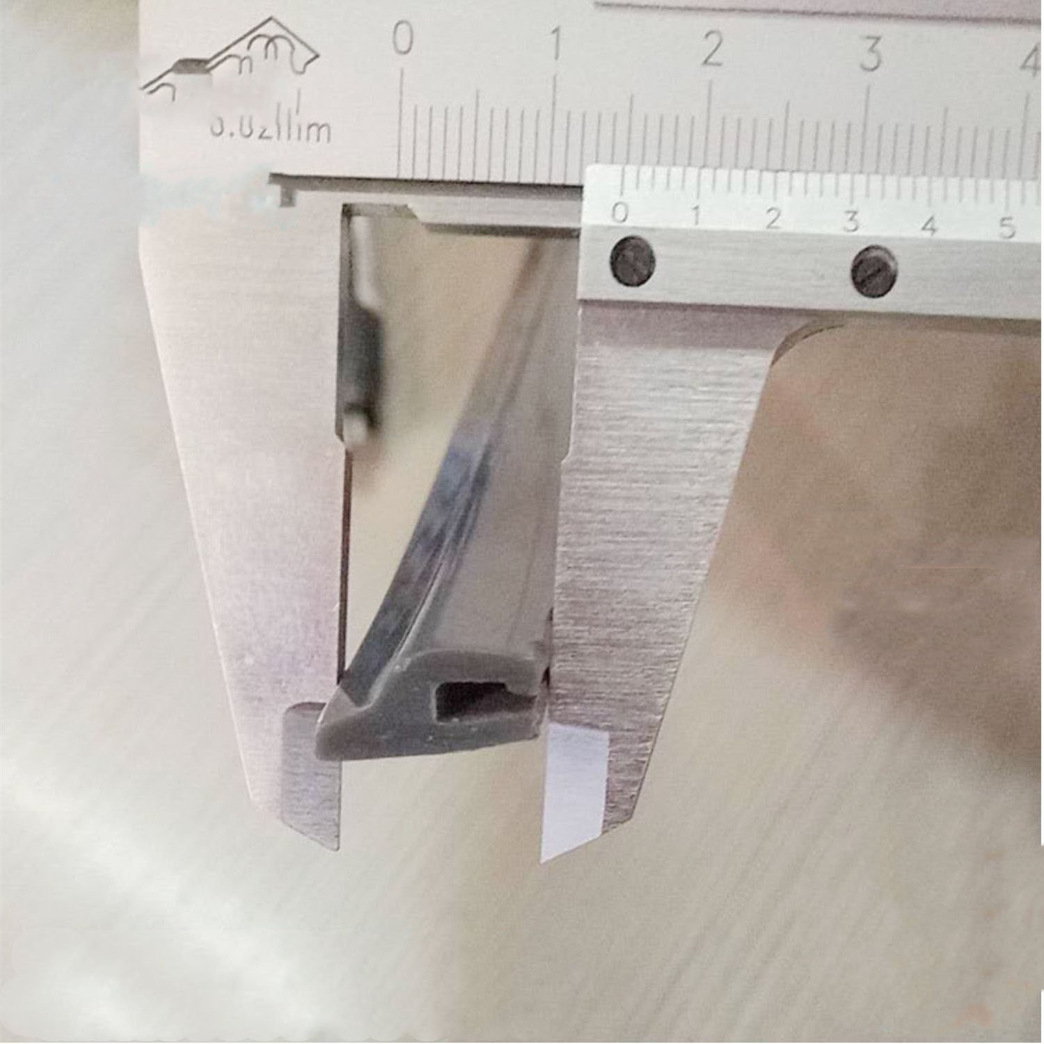 Assembly line belt conveyor accessories guide wear strip, UHMWPE empty bottle support strip for beverage factory transport