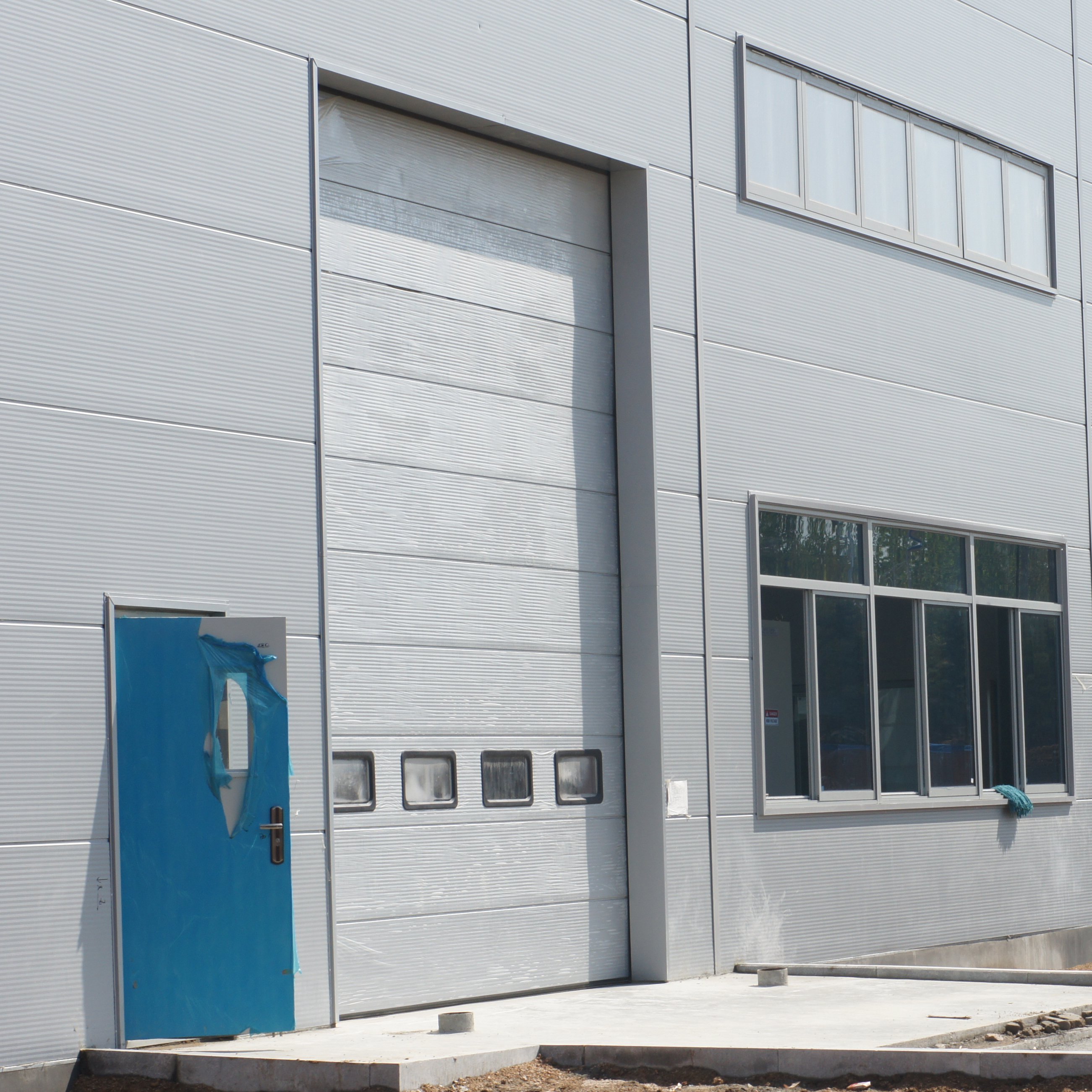 Automatic Factory Overhead Sectional Industrial Door with Reinforcement panel For warehouse