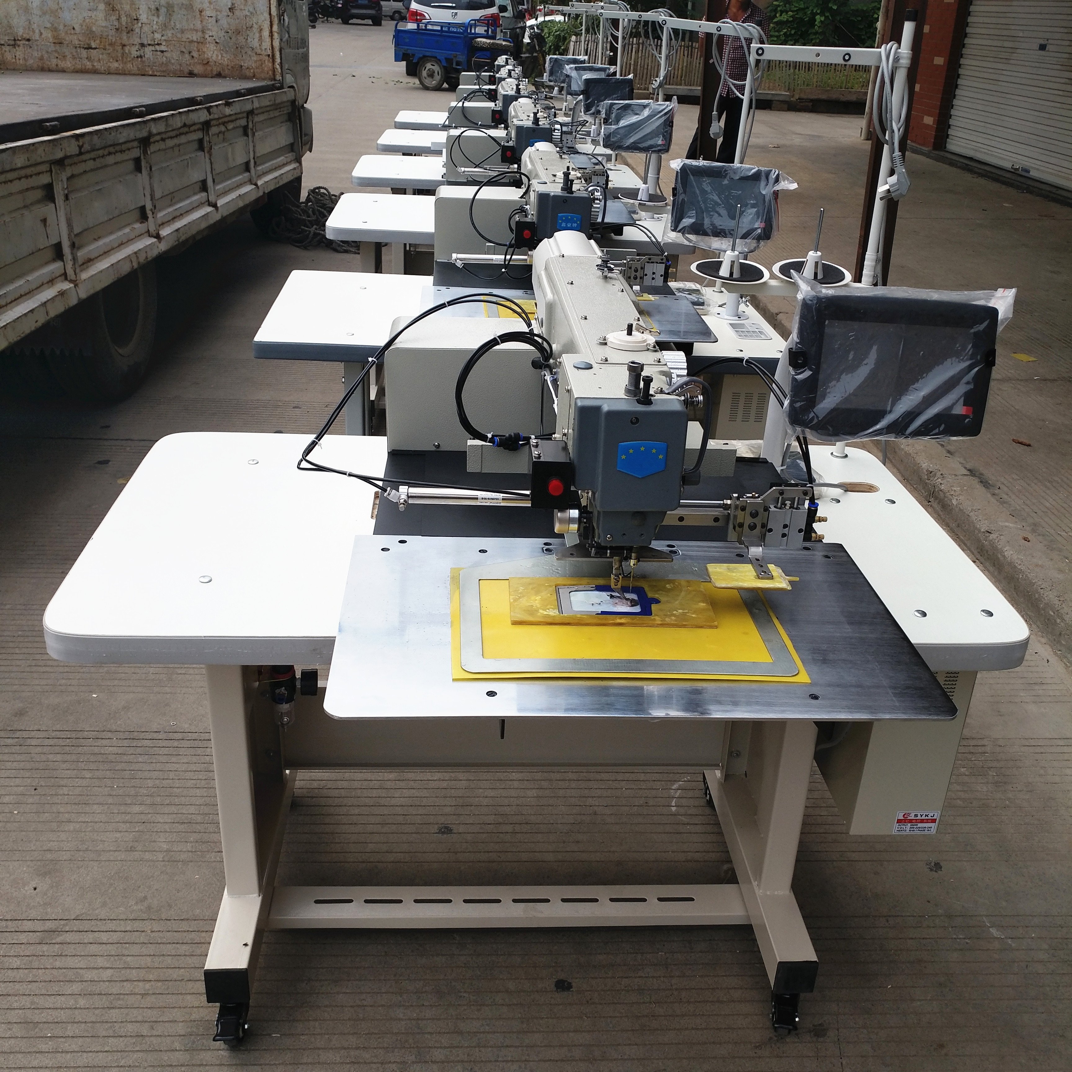 Automatic 3020 Pattern Sewing Machine 2000 RPM Leather Shoes Sofa Sewing Car Seat Industrial Computer Pattern Sewing Machine