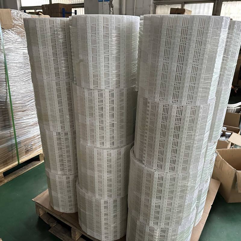 Modular plastic conveyor belt for conveyor system
