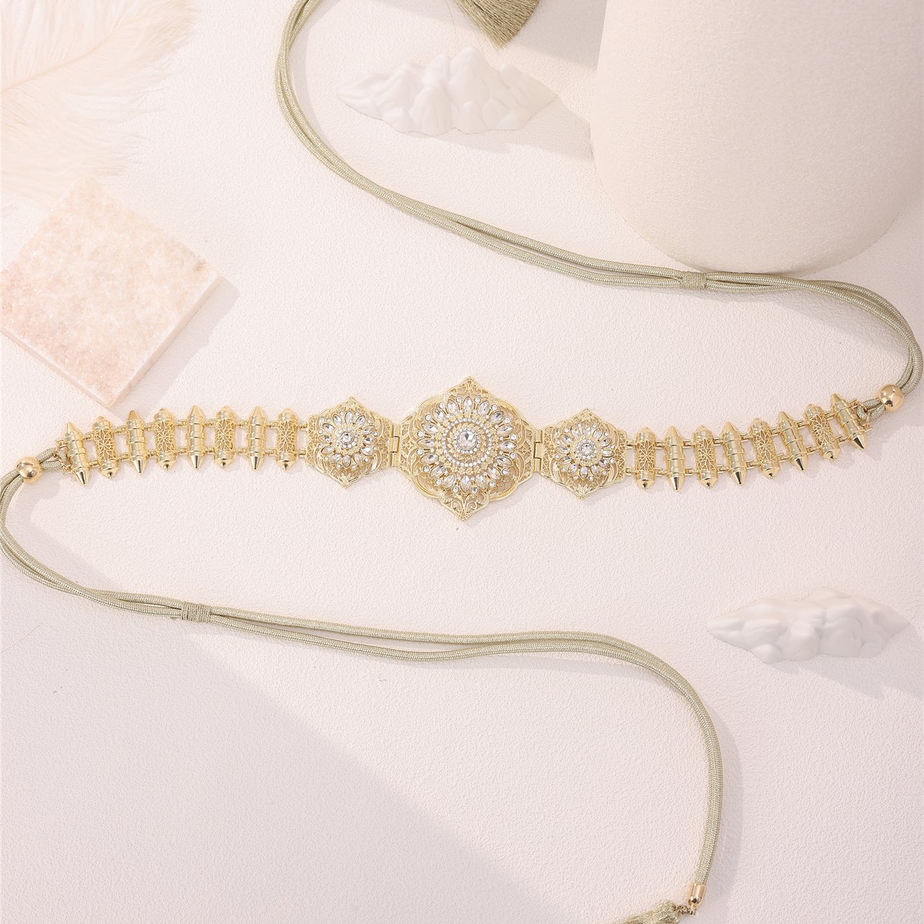Morocco New Metal Rope Waist Chain Hollow Flowers White Rhinestone Inlaid Caftan Women Jewelry Belt