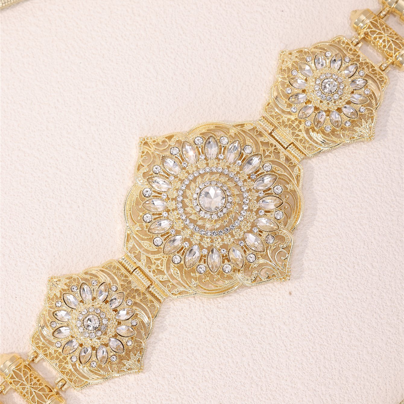 Morocco New Metal Rope Waist Chain Hollow Flowers White Rhinestone Inlaid Caftan Women Jewelry Belt