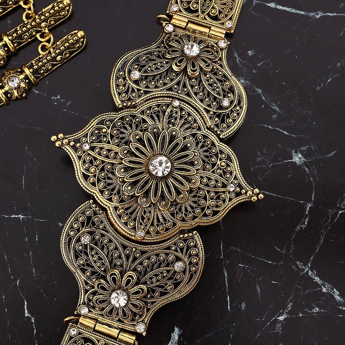Waist Chain With Pendant Pearl Inlaid Gemstone Can Be Used For Various occasions To Highlight The Momentum Of The Wearer