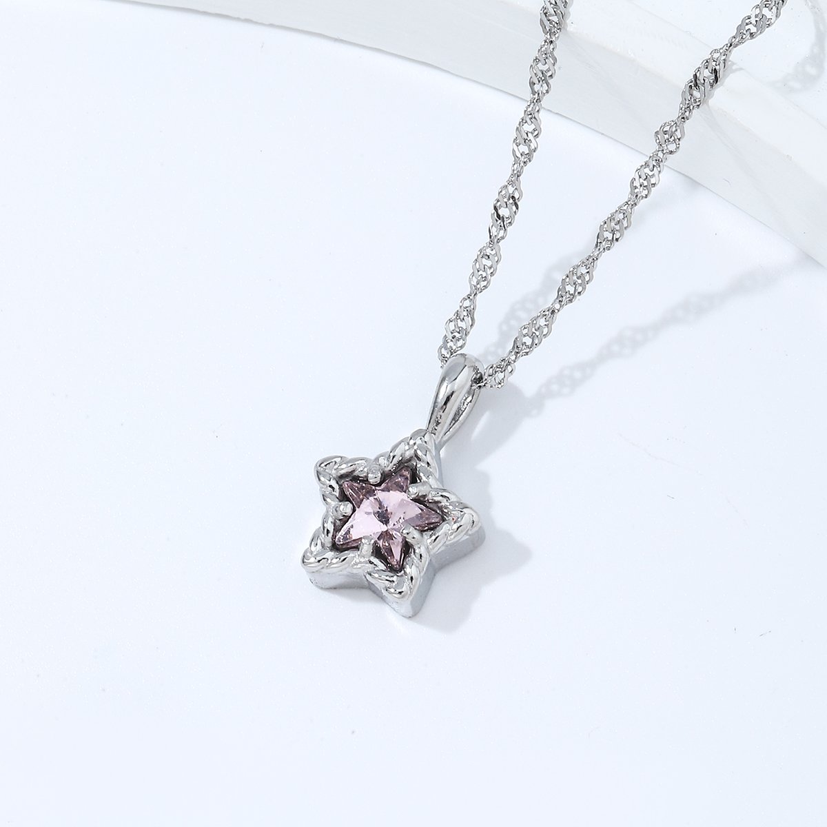 Ruigang Custom Chic 18k Gold Plated Stainless Steel Minimalist Water Ripple Chain Cubic Zirconia Diamond Star Pendant Necklace