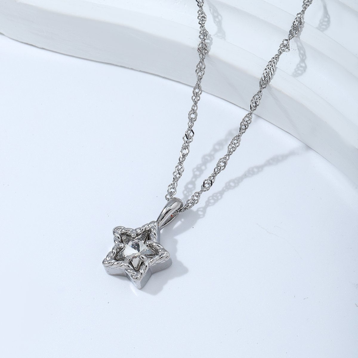 Ruigang Custom Chic 18k Gold Plated Stainless Steel Minimalist Water Ripple Chain Cubic Zirconia Diamond Star Pendant Necklace