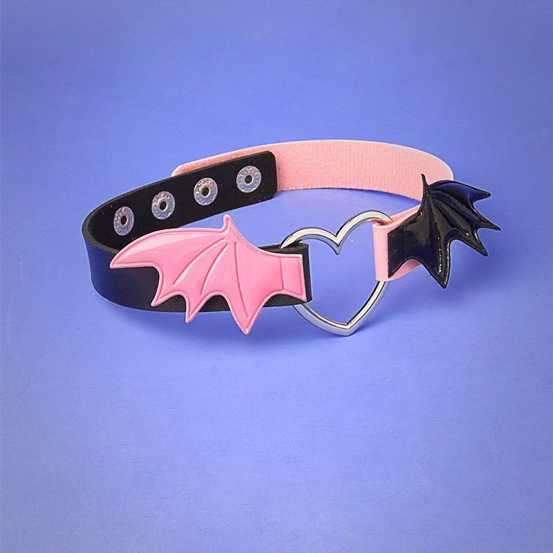 Dark cool punk goth motorcycle love-shaped wings choker PU belt spiked heart-shaped rock high-end necklace for men and women