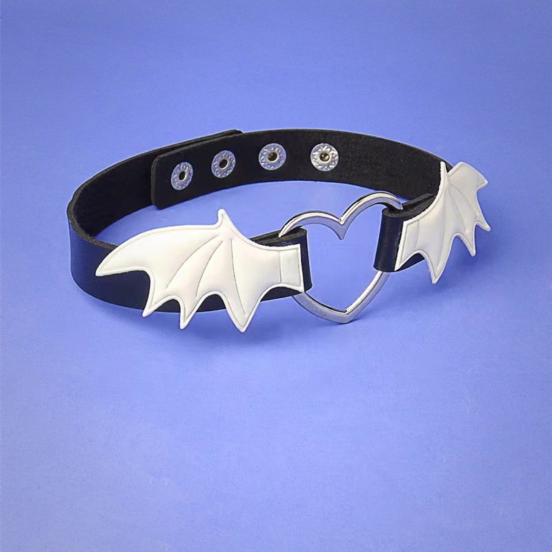 Dark cool punk goth motorcycle love-shaped wings choker PU belt spiked heart-shaped rock high-end necklace for men and women