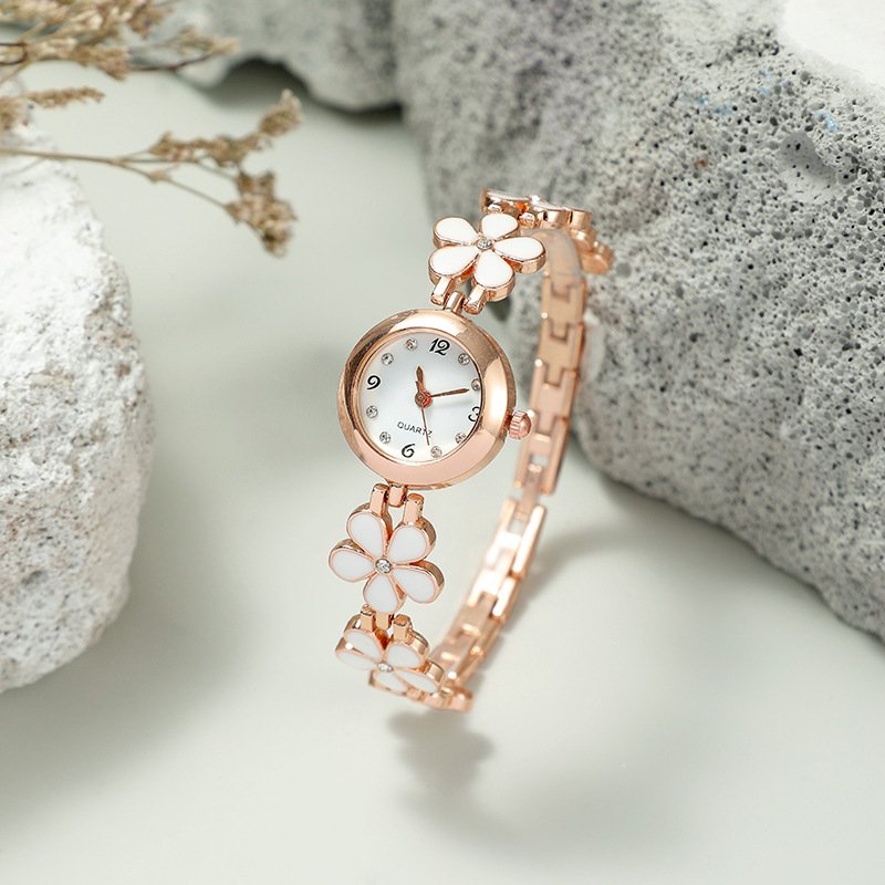 5 Gift Fashion Wholesale Manufacturers Direct Everything Little Daisy Ladies Flower Bottoming Oil Chain Quartz Watch Set