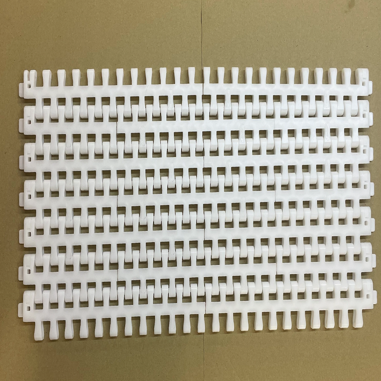 MT2 CP 5 Plastic Belt Conveyor Screw Discharge Wide Curve Plain Belt Polyoxymethylen (POM) Material Food Palletizing Industries