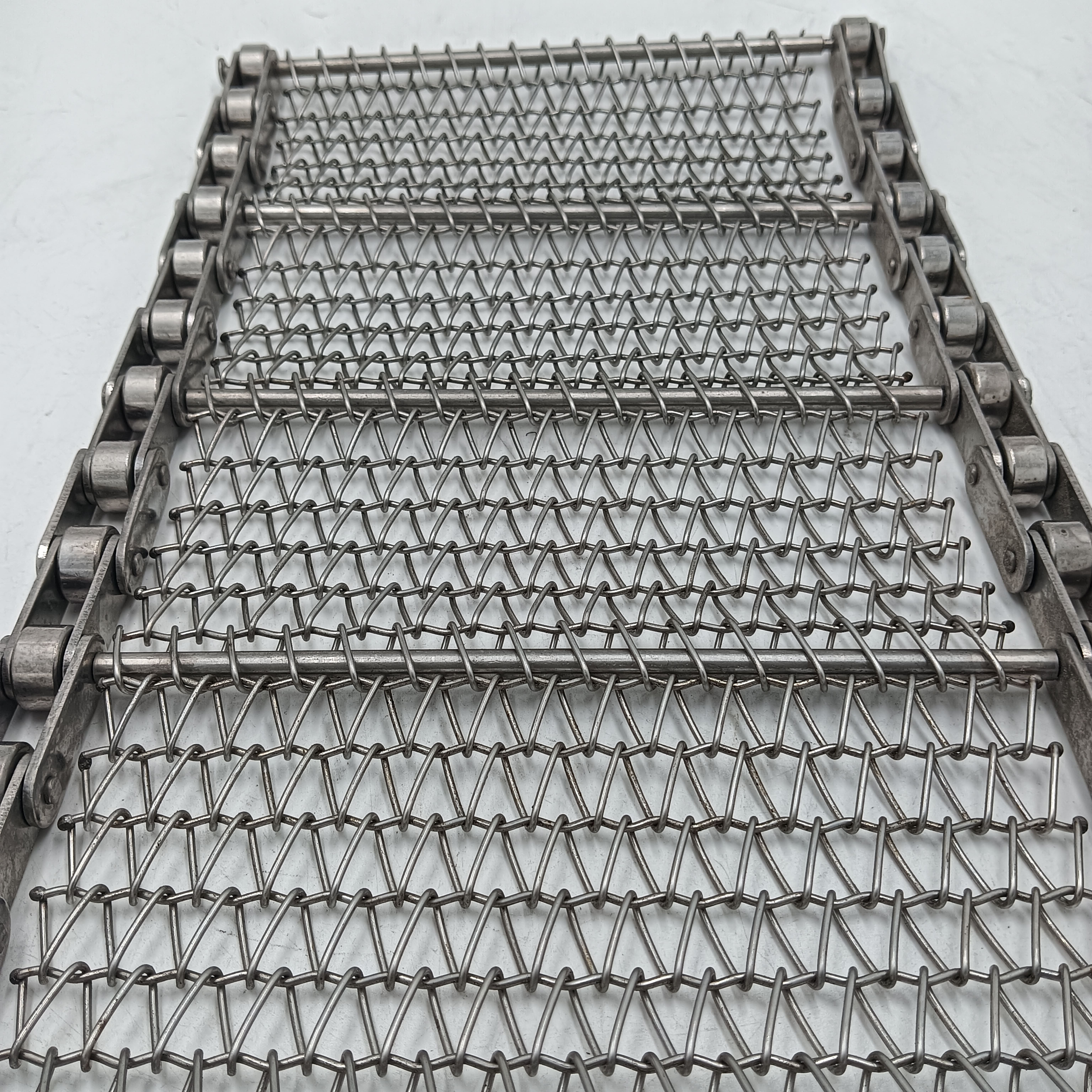 Factory direct sales of stainless steel mesh belts with large pores for food transportation