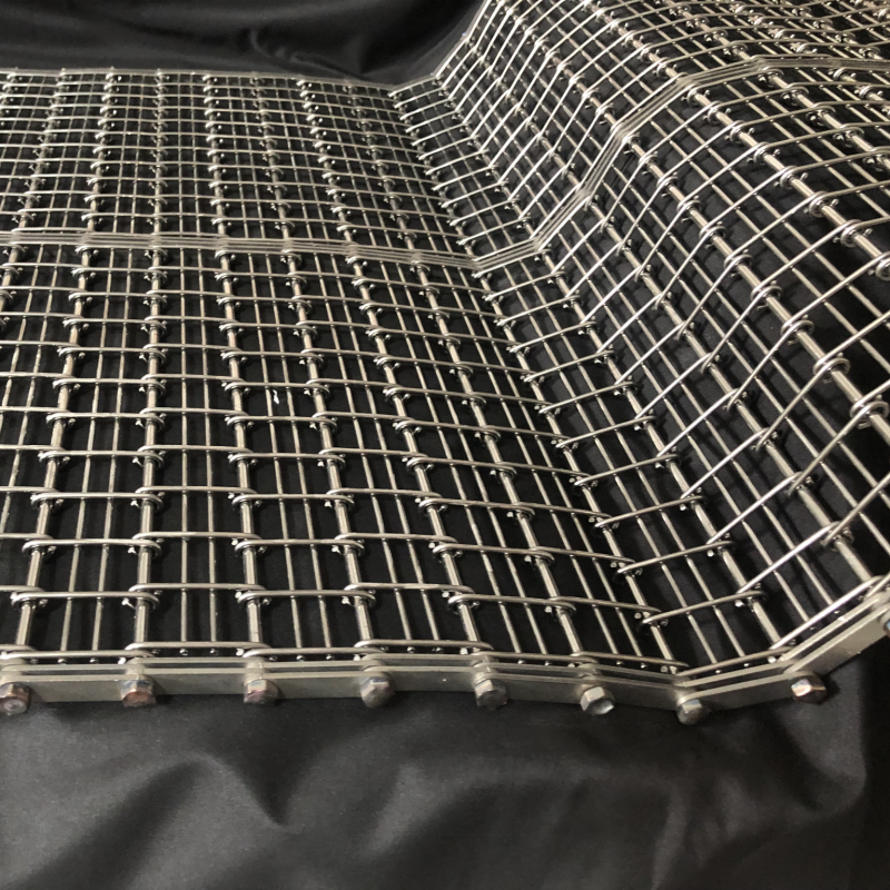 304 316 Stainless Steel Wire Mesh Conveyor Belts Eye Link Wire Mesh Conveyor Belt Used For Food Cooling