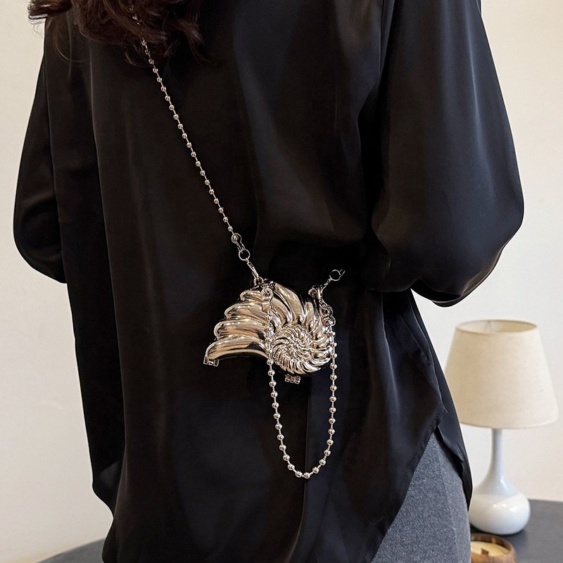 Fashion Chain Belt Bag for Women Mini Gold Waist Purse Fanny Acrylic Shell Purse Ladies Fashion Evening Clutch Purses