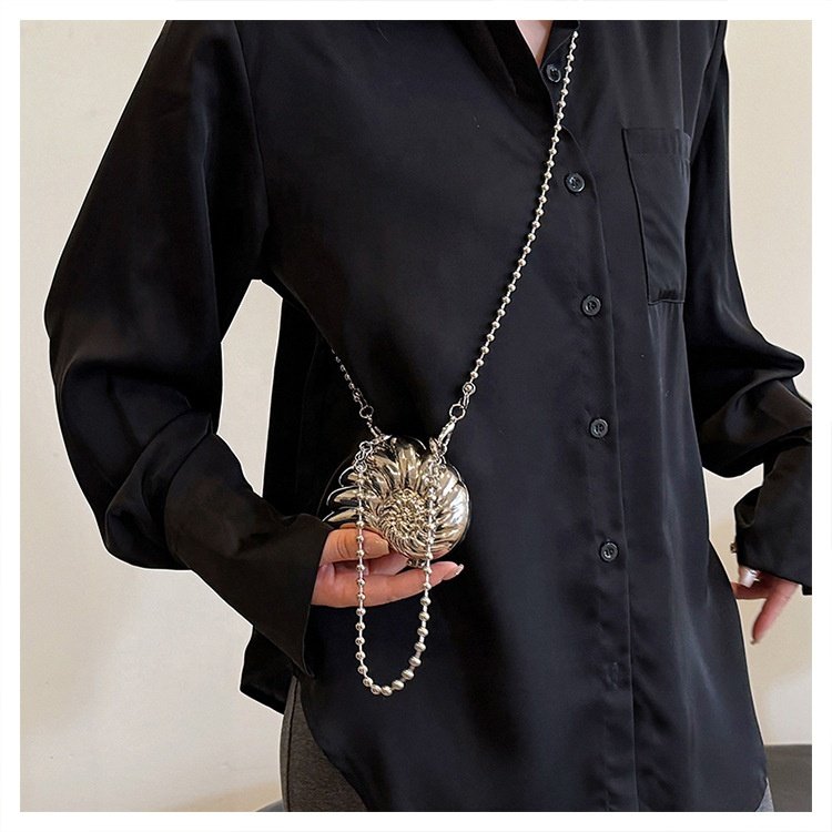 Fashion Chain Belt Bag for Women Mini Gold Waist Purse Fanny Acrylic Shell Purse Ladies Fashion Evening Clutch Purses