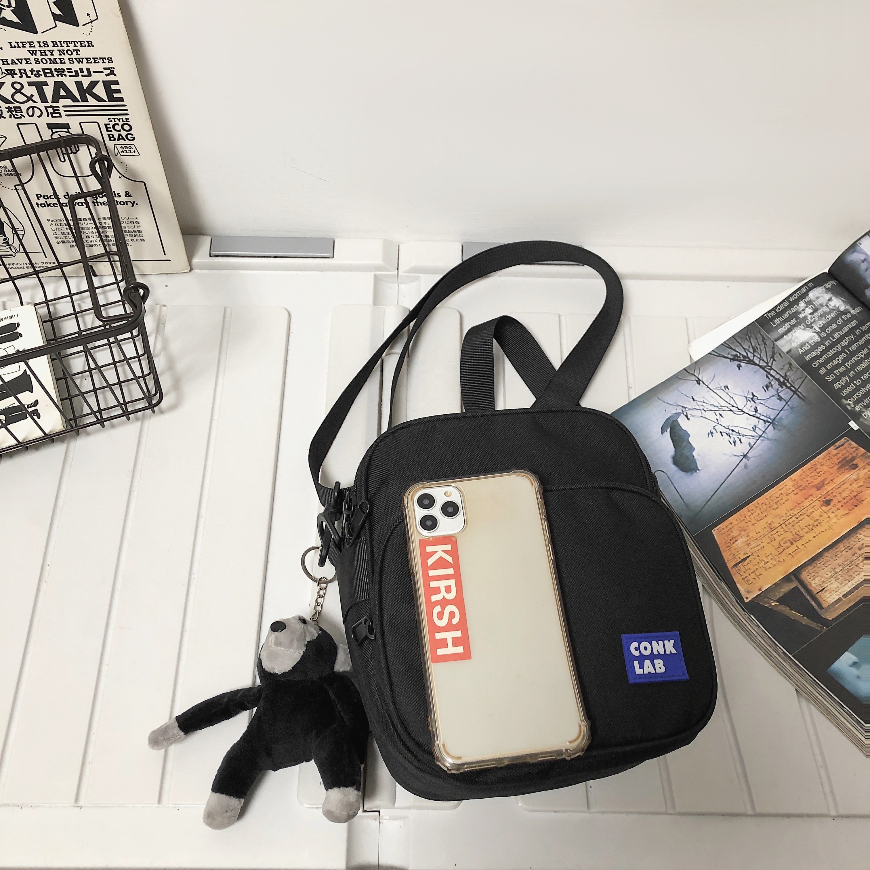 Wholesale Unisex Fashion Waterproof Oxford Handbag Lady Messenger Sling Shoulder Travel Pack Crossbody with Chain Decoration