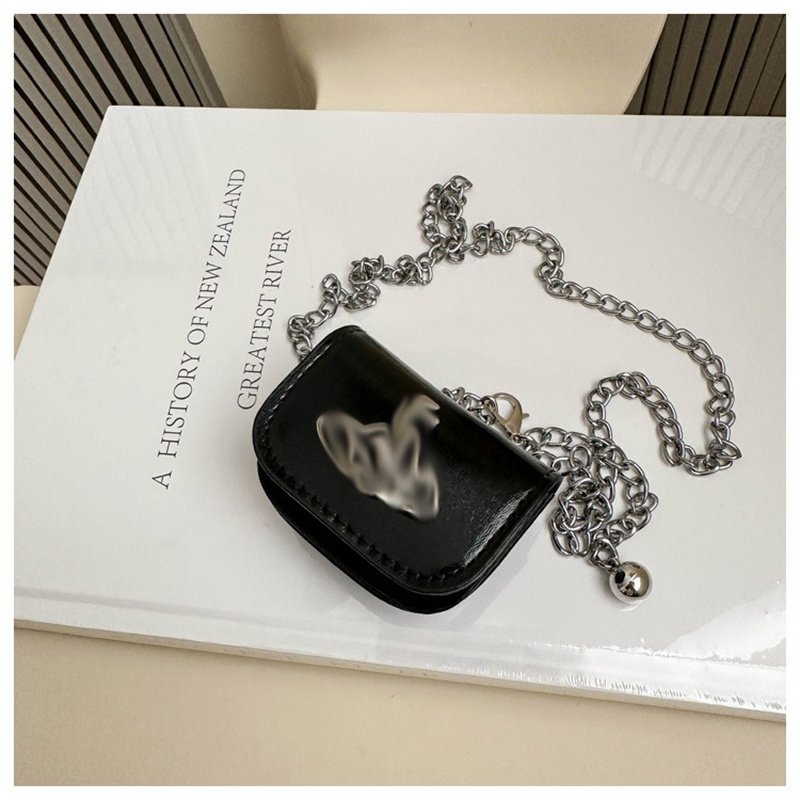Hot Selling Designer Crocodile Belt Bag Patent Leather Triangle Bag Round Chain Crossbody Bags For Girl Personality Waist Pack