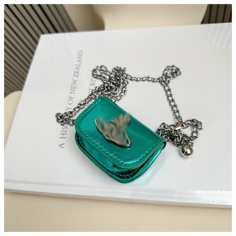 Hot Selling Designer Crocodile Belt Bag Patent Leather Triangle Bag Round Chain Crossbody Bags For Girl Personality Waist Pack