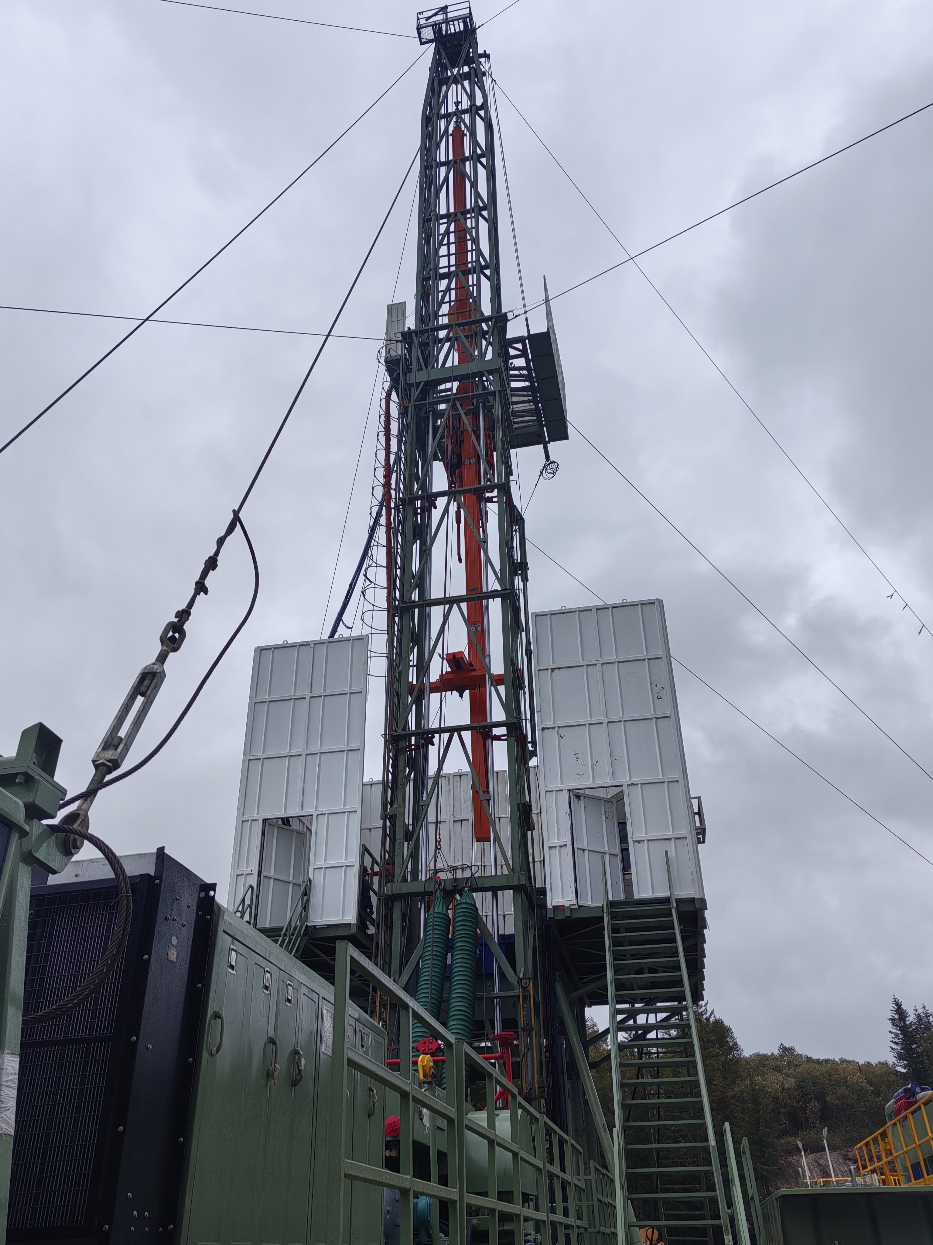 Hot Sale!! Z40 Truck Mounted Oil Drilling Rig Oil Well Diesel Engineers Available to Service Machinery Overseas