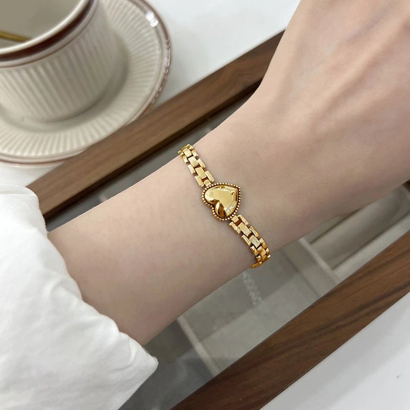 2024 New Stainless Steel Love Heart Strap Bracelet for Women Cuban Chain Geometric Peach Heart Charm Bracelets