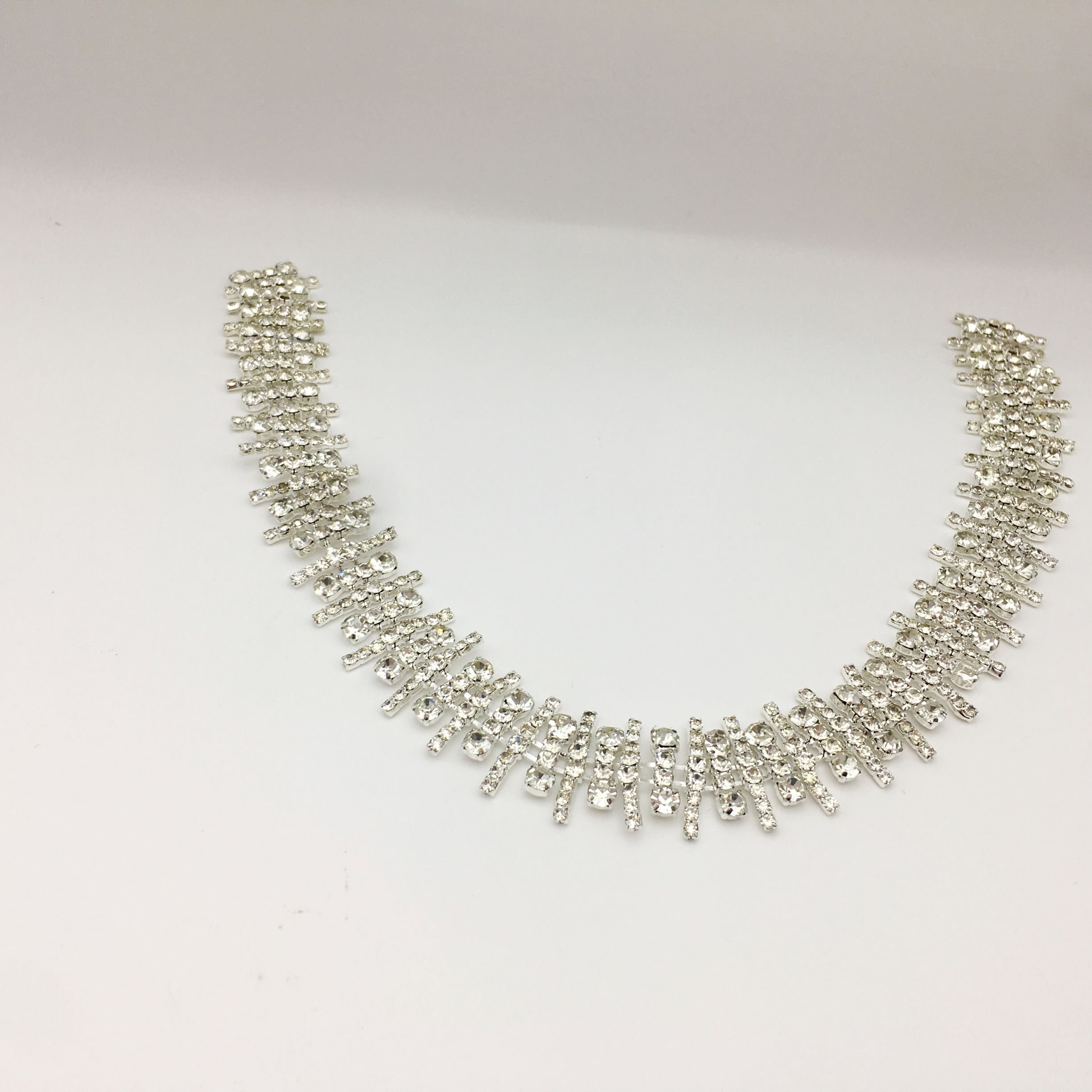 SINRONG Flatback Diamond Rhinestone Decal for Wedding Dresses Brides' Belts Evening Gowns Long Glass Chain Shoes Hats Florals