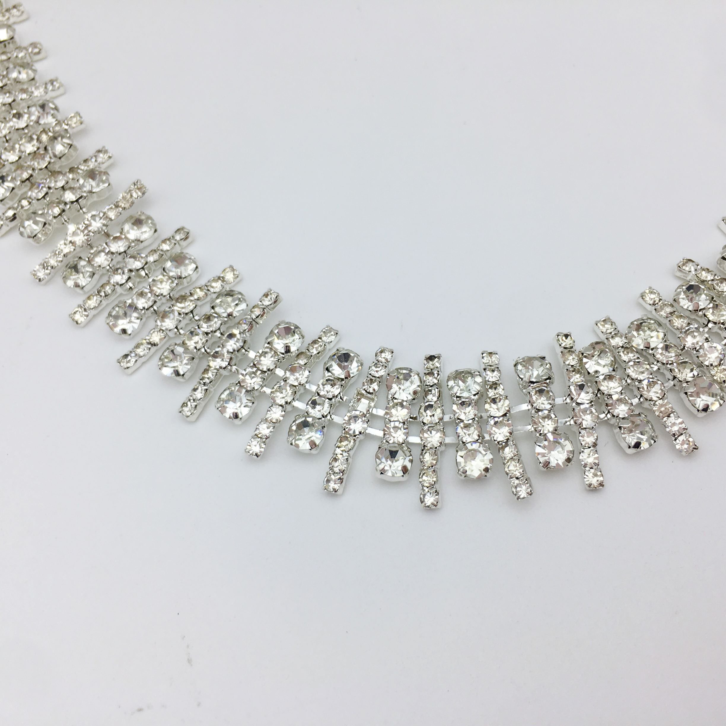 SINRONG Flatback Diamond Rhinestone Decal for Wedding Dresses Brides' Belts Evening Gowns Long Glass Chain Shoes Hats Florals